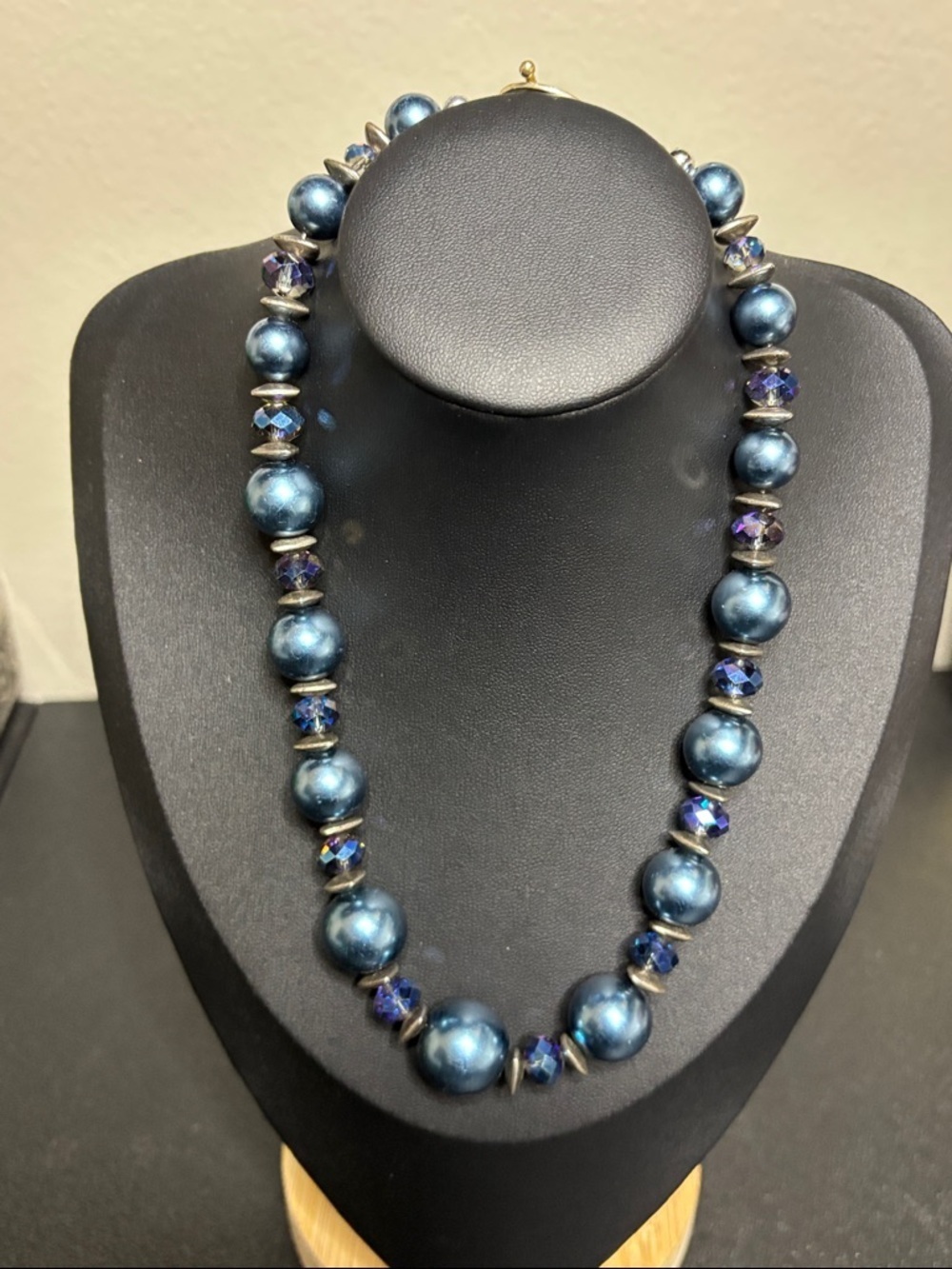 Blue Pearl and Crystal Glass Bead Necklace Silver Tone Jewelry
